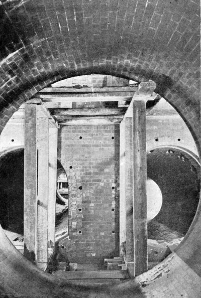 Junción del alcantarillado principal de Bow y Victoria Park, ilustración de The King, 1 de junio de 1901 de English Photographer